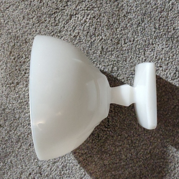 Vintage Milk Glass  Dish 50+years old - Picture 2 of 4